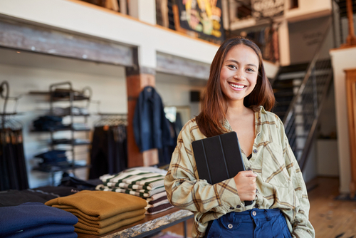 Portrait,Of,Female,Owner,Of,Fashion,Store,Using,Digital,Tablet